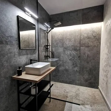 Koa - Pandora Apartment With Hidden Door * Брашов